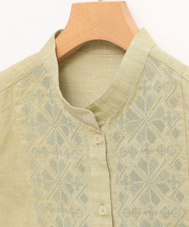 フロント 刺繍ブラウス