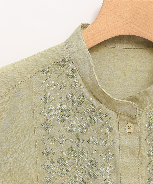 フロント 刺繍ブラウス