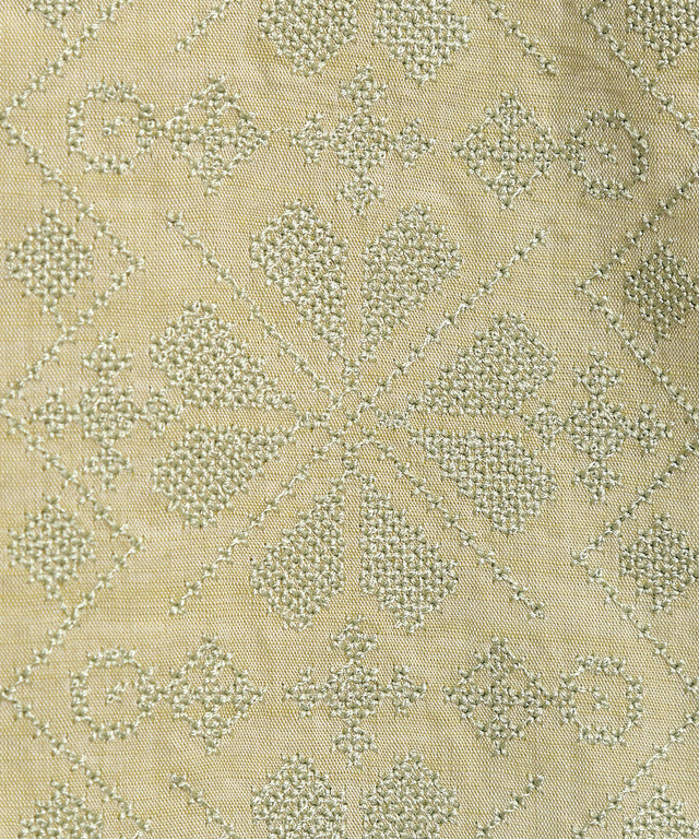 フロント 刺繍ブラウス
