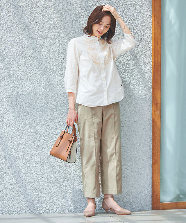 フロント 刺繍ブラウス